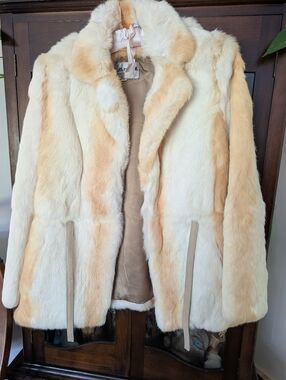 Women’s S Cream & Tan Fur Coat Vintage 70s - Luxe Winter Jacket